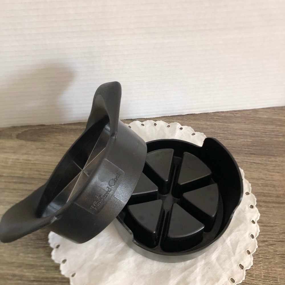 The Pampered Chef Apple Cutter